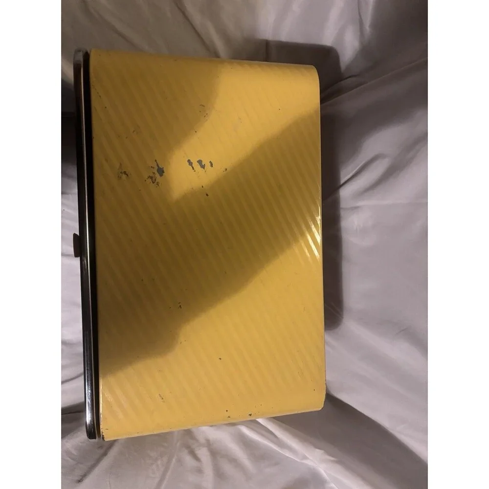Vintage Lincoln Beauty Ware Yellow Metal Bread Box 1960’s 1970’s Retro